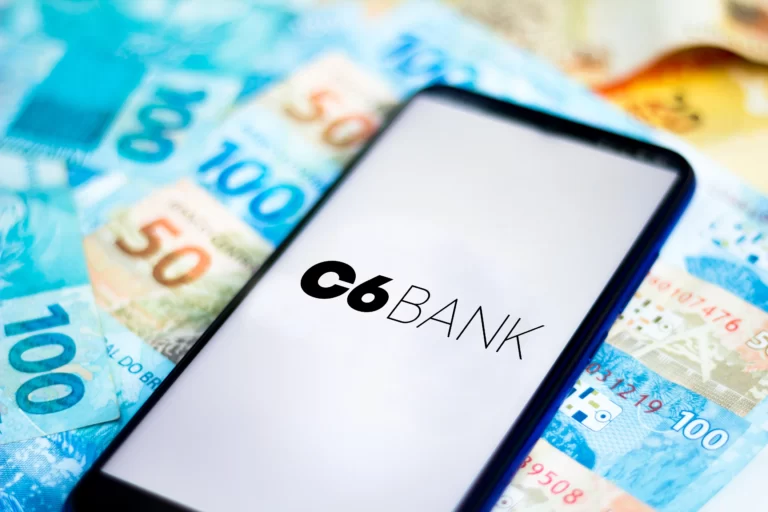 Leia mais sobre o artigo Como sair das dívidas sem contratar um empréstimo: Saque Aniversário C6 Bank